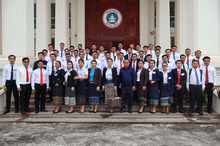 ສູນຂໍ້ມູນຂ່າວສານການເມືອງ ແລະ ການປົກຄອງ ນຳພານັກສຶກສາທິດສະດີການເມືອງ ລະບົບປະລິນຍາຕີເຊື່ອມຕໍ່ ຮຸ່ນທີ XV ແລະ ລະບົບປະລິນຍາຕີກໍ່ສ້າງ ຮຸ່ນທີ XXVI ໄປທັດສະນະສຶກສາ ທີ່ຫໍສະໝຸດແຫ່ງຊາດ ແລະ ສູນອິນເຕີເນັດແຫ່ງຊາດ